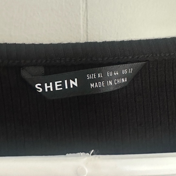 Shein Cropped Tee - Picture 3 of 4